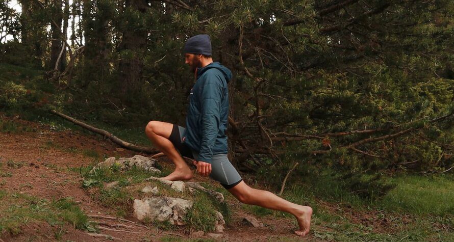 man strengthening Knees before hiking